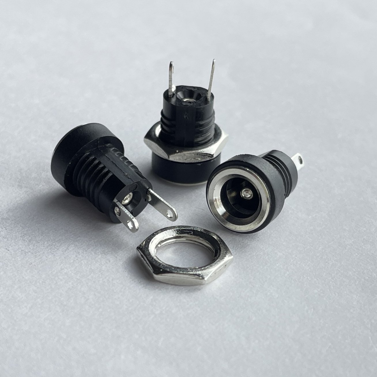 Full copper threaded DC power socket 3.51.3 and 5.52.1mm DC female charging jack (1) Threaded DC Power Socket, Full Copper DC Female Jack 3.51.3 & 5.52.1mm DC Charging Connector - Image 1